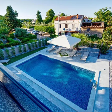 Bavigo And Pieron Villa *
